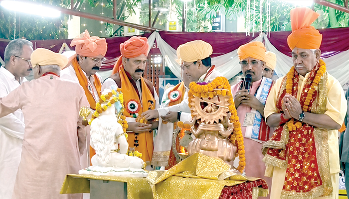 Aajkaal Daily (Desh Pardesh Ni Aajkaal)