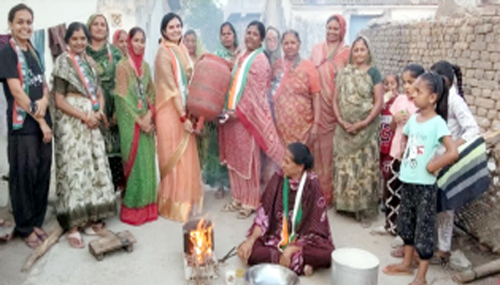 Aajkaal Daily (Desh Pardesh Ni Aajkaal)