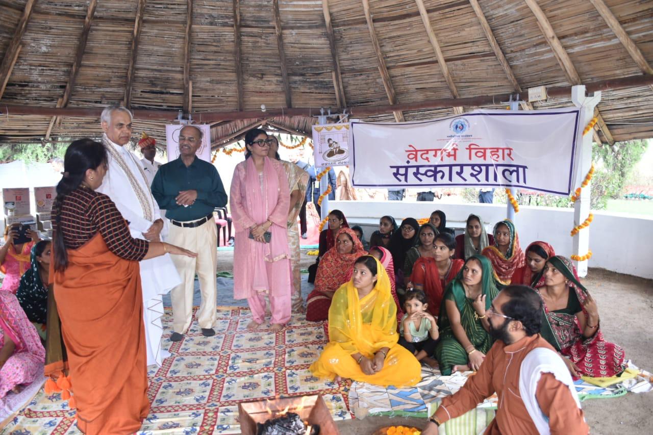 Aajkaal Daily (Desh Pardesh Ni Aajkaal)