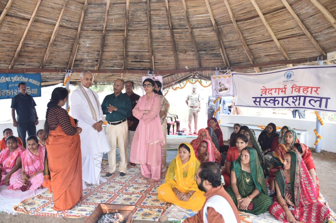 Aajkaal Daily (Desh Pardesh Ni Aajkaal)
