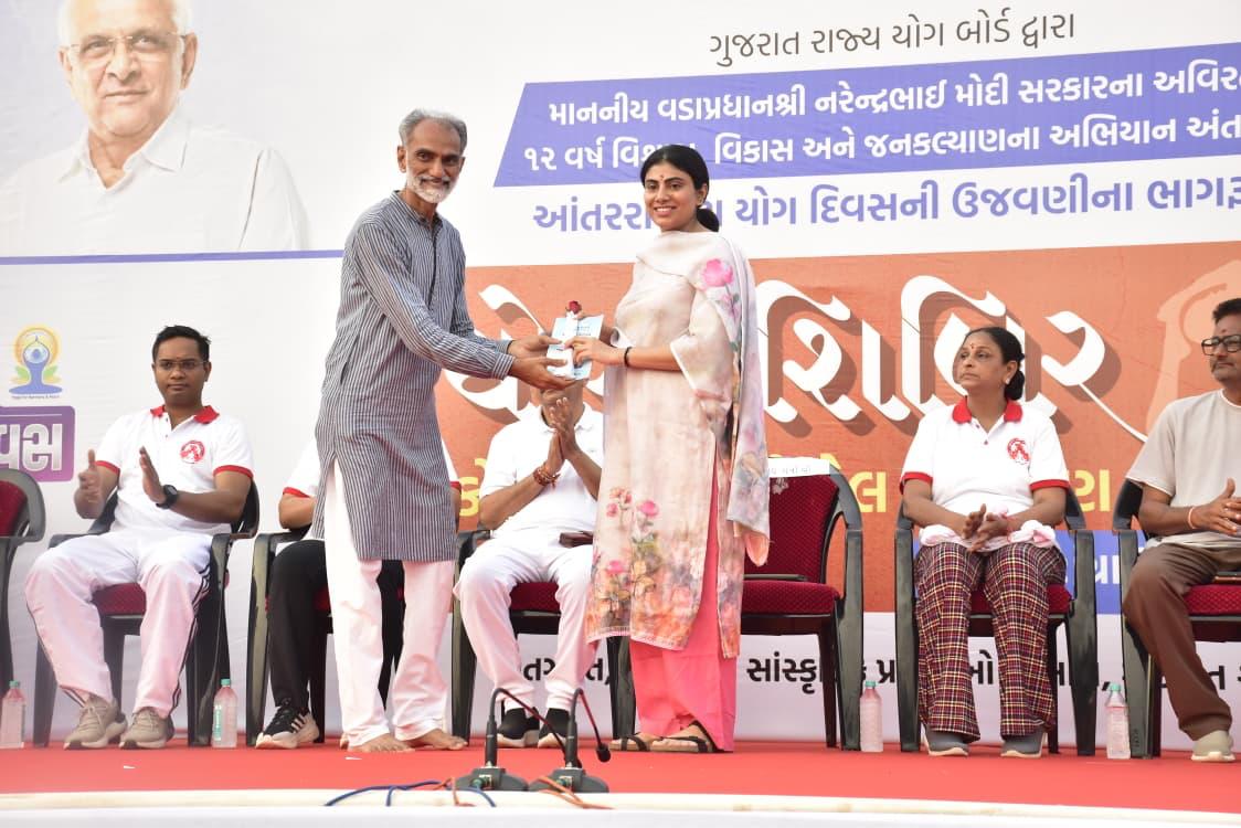 Aajkaal Daily (Desh Pardesh Ni Aajkaal)