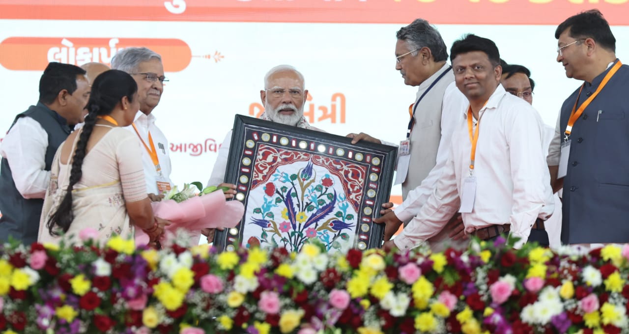 Aajkaal Daily (Desh Pardesh Ni Aajkaal)